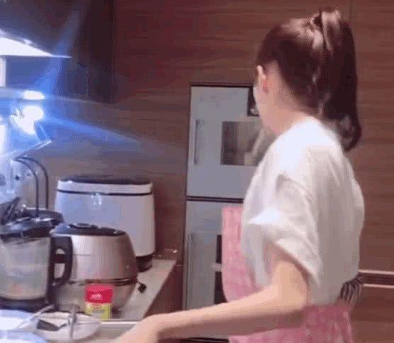 情侣做饭视频国产高颜值,国产高颜值情侣烹饪秀